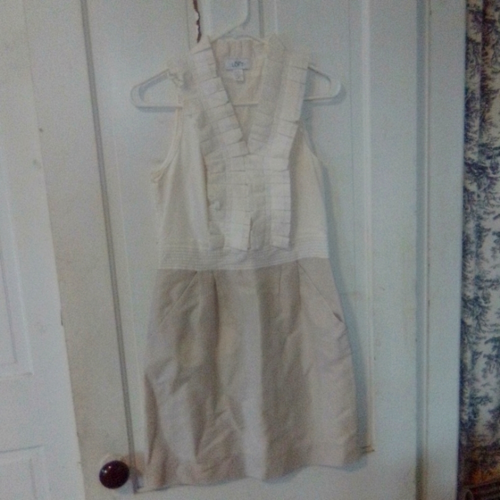 Loft ruffled neckline shimmer tan lined skirt with pattie pockets.